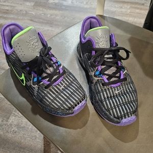 LeBron James Witness 6 Little Kids' Shoes 3Y